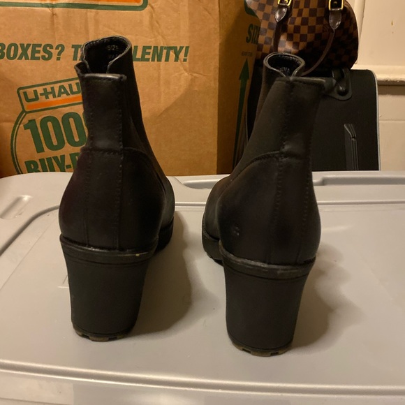 Chelsea Boot - Picture 2 of 6